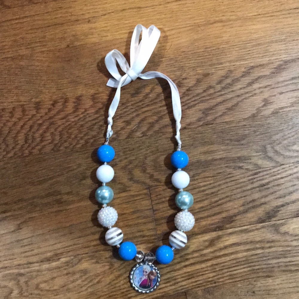 Girls Chunky Bead Necklace with Frozen charm